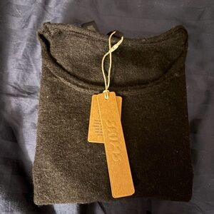 SKIMS Onyx FEATHERWEIGHT CASHMERE Tee size M NWT